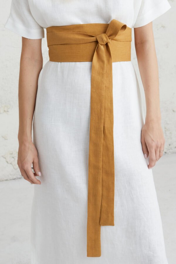 Minkštas ir draugiškas odai diržas, subtiliai krentantis ir puikiai formuojantis įvaizdį.