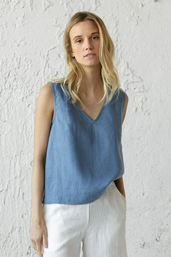 Lengva, kvėpuojanti palaidinė iš natūralaus lino – stilingas ir patogus pasirinkimas šiltoms vasaros dienoms.