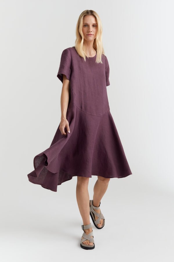 Lietuvių dizainerių lininė suknelė moterims su kišenėmis patogi ir praktiška