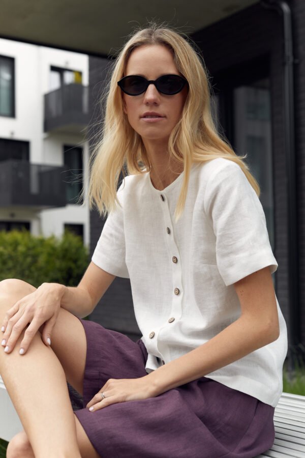 Moteriškos lininės palaidinės iš Adatyte – minimalistinis stilius ir aukšta kokybė.