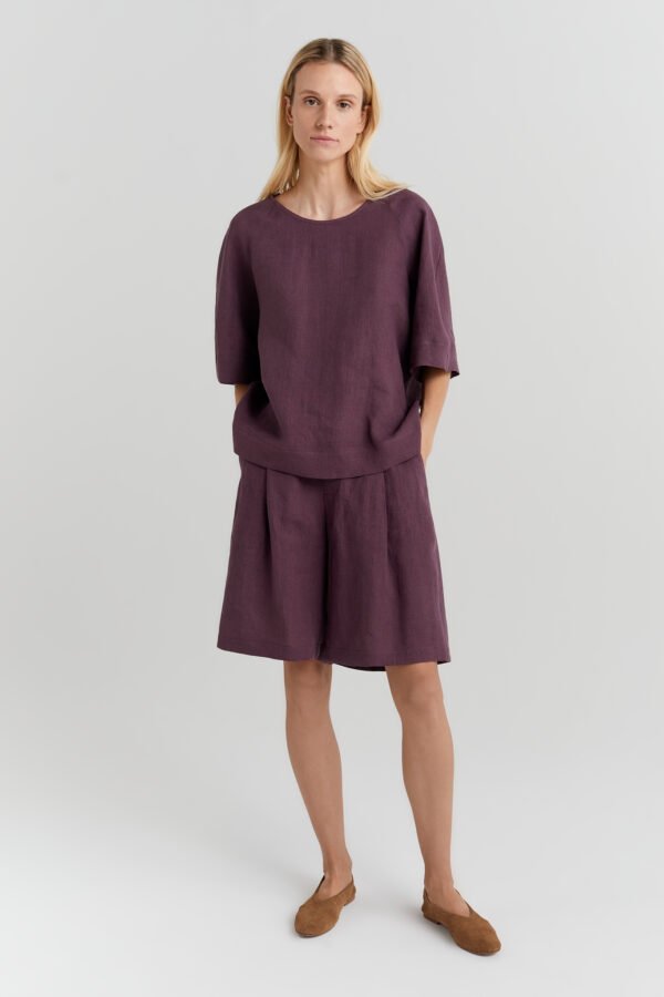 Lininė palaidinė su reglano rankovėmis – klasikinis modelis, derantis tiek prie kelnių, tiek prie sijono.