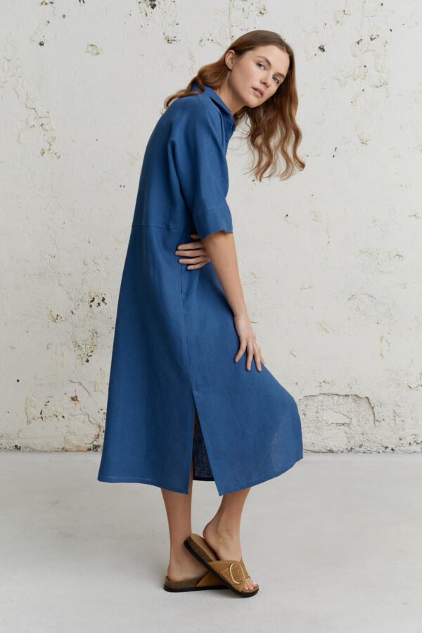 Laisvo kirpimo natūralios medžiagos ilga suknelė – patogus ir stilingas pasirinkimas kasdienai.