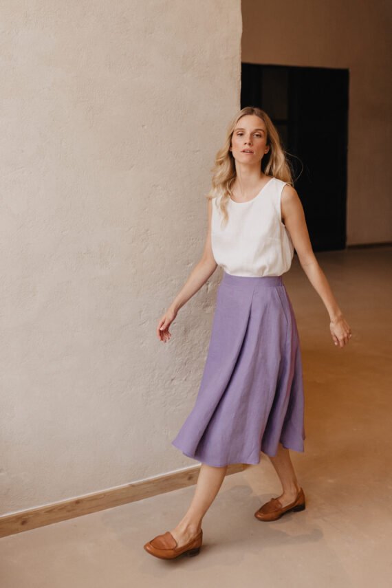 Lininis Midi Sijono Ilgis Su Palaidine Midi ilgio lininis sijonas kartu su palaidine, elegantiškas moteriškas komplektas.