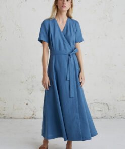 Maxi ilgio lininės suknelės – lengvai krentančios, stilingos ir patogios, skirtos toms, kurios vertina natūralią eleganciją.