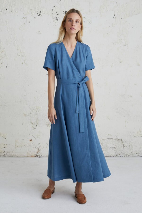 Maxi ilgio lininės suknelės – lengvai krentančios, stilingos ir patogios, skirtos toms, kurios vertina natūralią eleganciją.