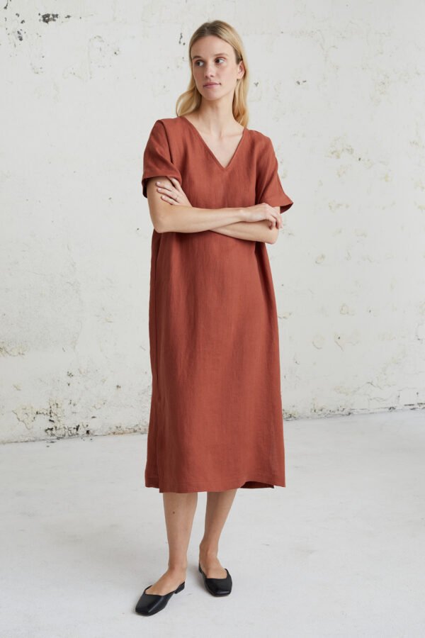 Suknelė moterims plataus stiliaus – laisvas ir elegantiškas modelis, tinkantis įvairioms progoms.