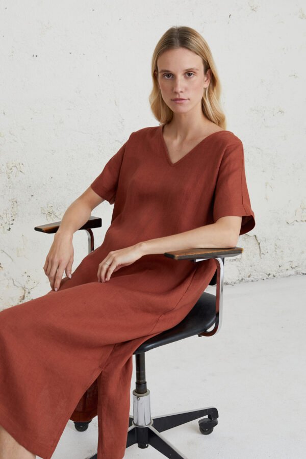 Suknelė moterims, plati ir žemiau kelių – elegantiška ir patogi suknelė karštajam sezonui.