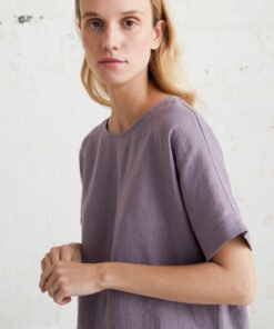 Išskirtinio dizaino lininė palaidinė moterims – elegantiškas ir modernus pasirinkimas.