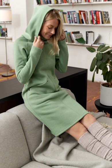 Moteriska Suknele Lola Sviesiai Zalia Su Kapisonu Kisenemis