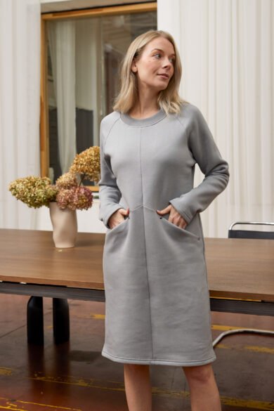 Moteriska Suknele Lola Pilka Suknele Su Metalinemis Kniedemis