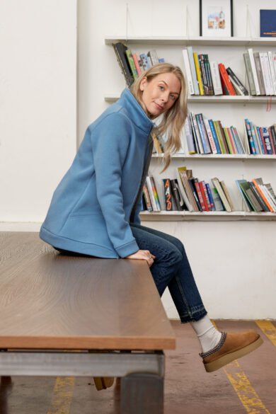 Moteriskas Dzemperis Vaiva Melynas Lietuviskas Prekes Zenklas Adatyte